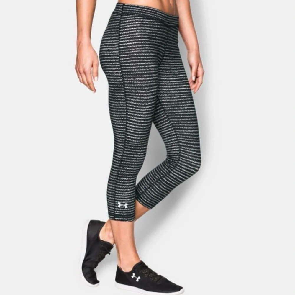 Under Armour Womens Favorite All Over Fitted Capri Leggings Black/White Sz S